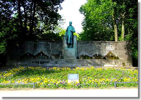 Klaus-Groth-Brunnen in Kiel