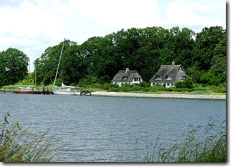 Reetdachhäuser in Rabelsund