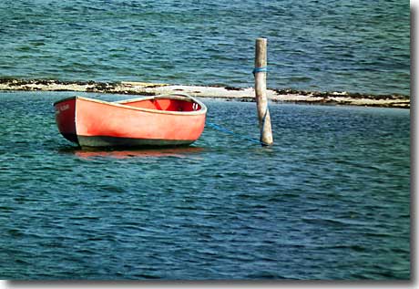 Einsames Ruderboot in der Ostsee