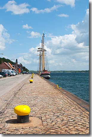 Der Tiessenkai in Kiel-Holtenau