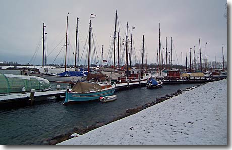 Ein Museumshafen an der Schlei im Winter