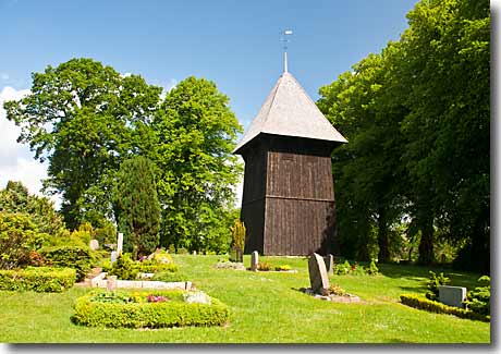 Der Glockenturm der St. Marien-Kirche in Boren