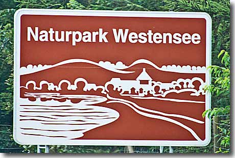 Autobahnschild Naturpark Westensee