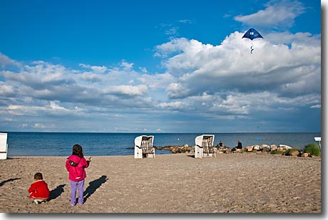 Drachensteigen an der Ostsee