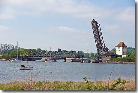 Brückenöffnung in Lindaunis