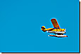 Wasserflugzeug am blauen Ostseehimmel