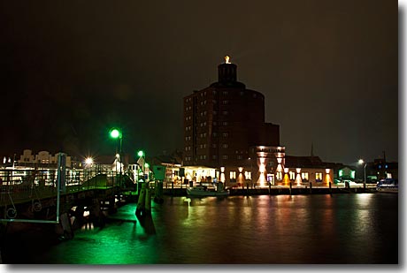 Der Eckernförder Hafen bei Nacht