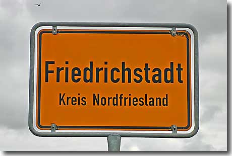 Ortsschild Friedrichstadt